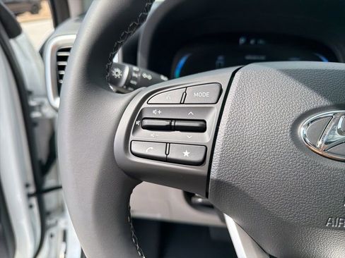 New 2026 Hyundai Venue SEL FWD image 19