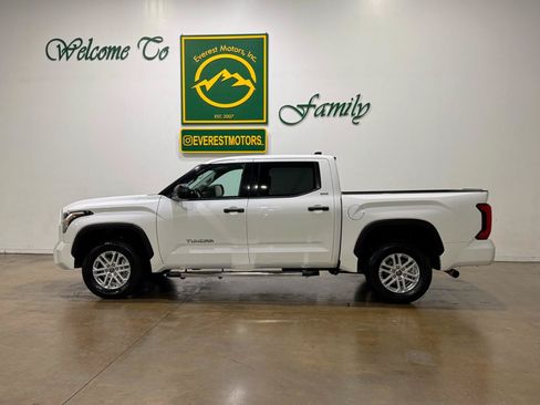 Used 2022 Toyota Tundra SR5 AWD/4WD image 5