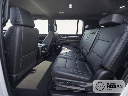 Used 2022 Chevrolet Suburban LT image 12