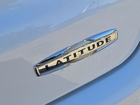 Used 2023 Jeep Compass Limited image 14