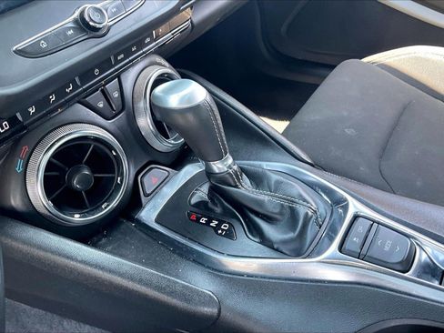 Used 2018 Chevrolet Camaro LT RWD image 15