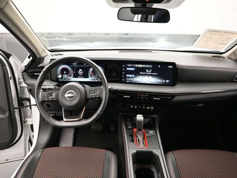 Used 2025 Nissan Kicks SR FWD image 16