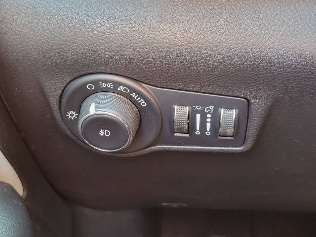 Used 2023 Jeep Compass Limited AWD/4WD image 12