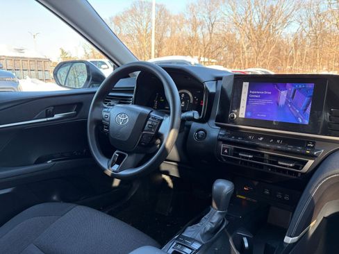 Used 2025 Toyota Camry LE image 33