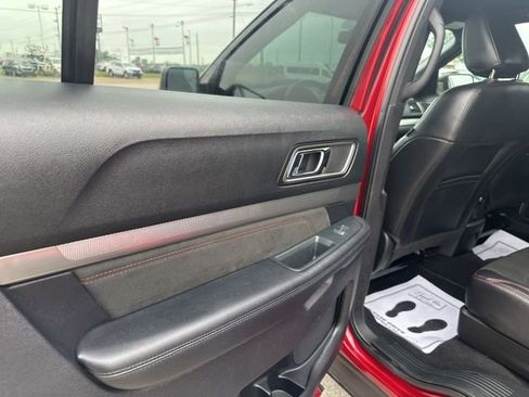 Used 2019 Ford Explorer XLT w/ Equipment Group 202A FWD image 23