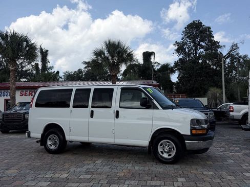 Used 2017 Chevrolet Express 2500 LT w/ LT Preferred Equipment Group RWD image 4