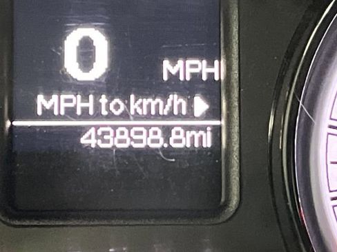 Used 2022 RAM 1500 Classic SLT image 6