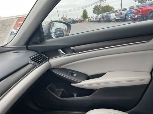 Used 2020 Honda Accord Touring image 29