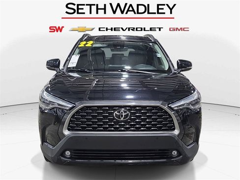 Used 2022 Toyota Corolla Cross XLE w/ Convenience Package image 2