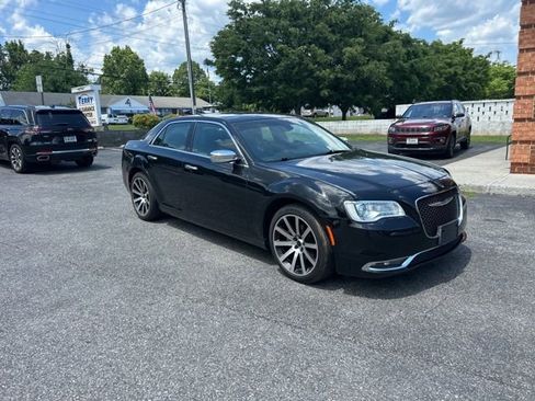 Used 2019 Chrysler 300 Limited RWD image 1