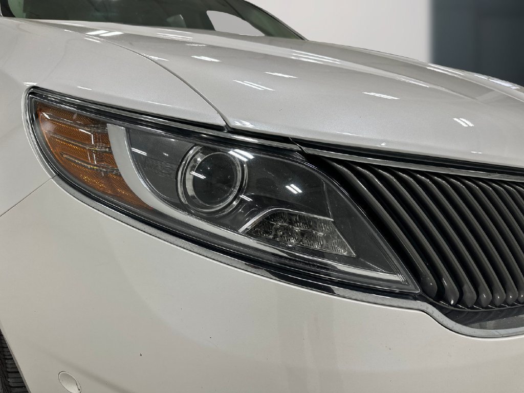 Used 2014 Lincoln MKS w/ Equipment Group 101A FWD image 11