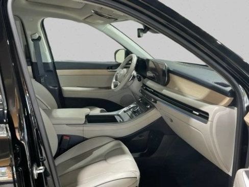 Used 2024 Hyundai Palisade Limited FWD image 19