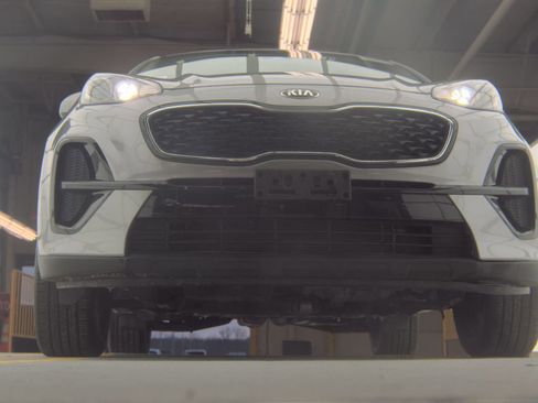 Used 2022 Kia Sportage LX image 4