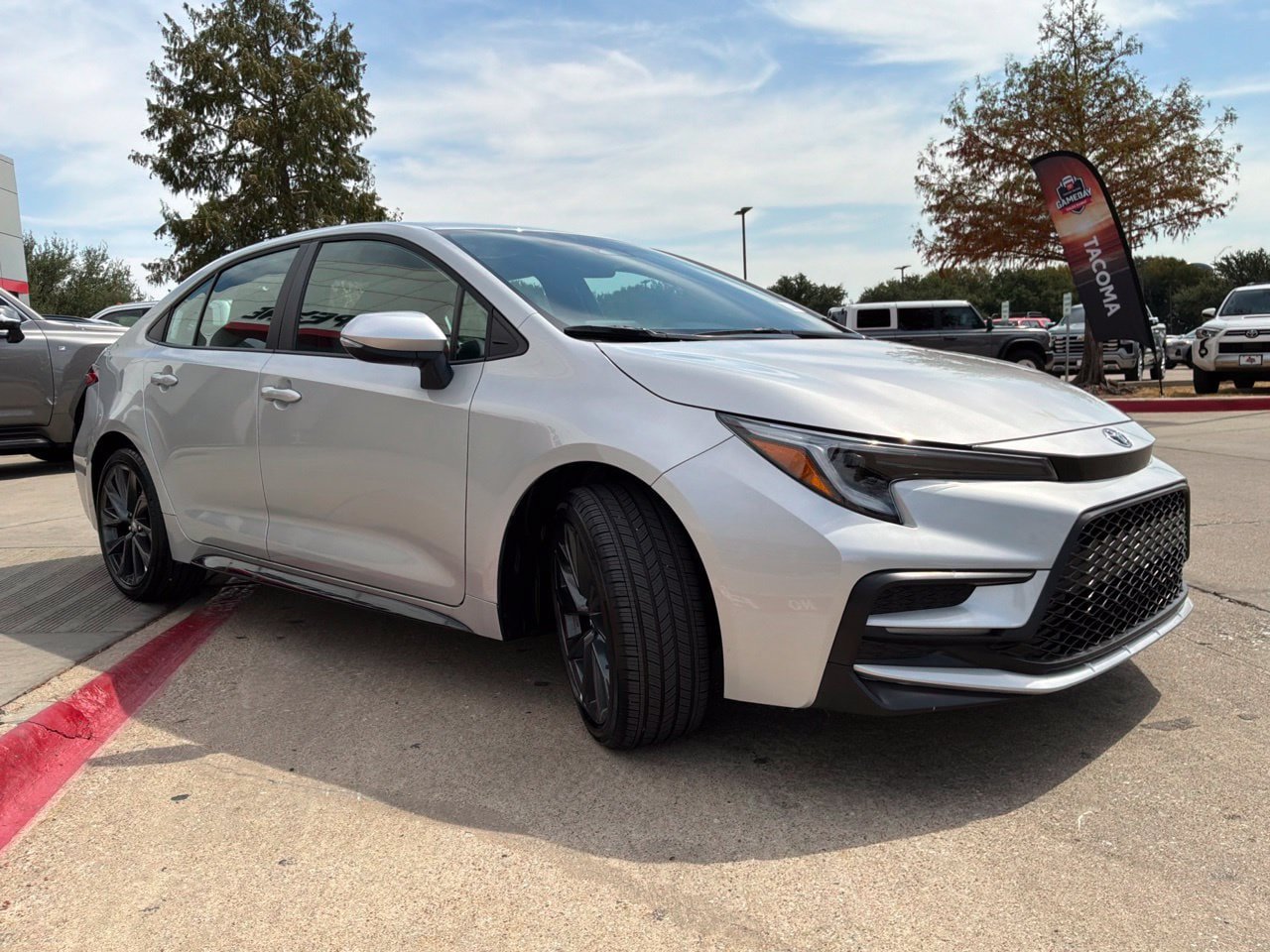 Used 2026 Toyota Corolla SE FWD image 4