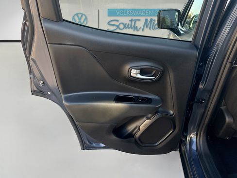 Used 2022 Jeep Renegade Trailhawk image 25