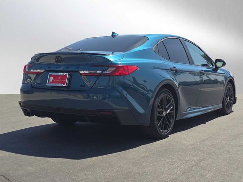 Used 2025 Toyota Camry SE image 3