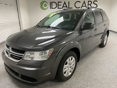 Used 2017 Dodge Journey SE w/ Flexible Seating Group image 1