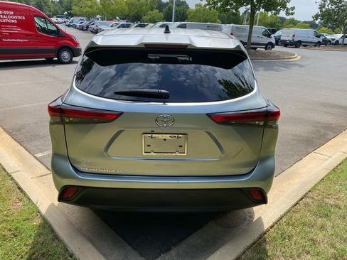 Used 2022 Toyota Highlander L FWD image 32
