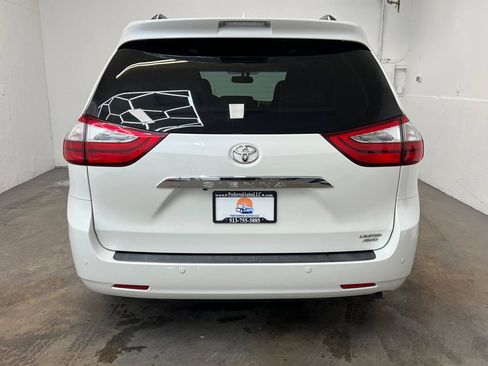 Used 2017 Toyota Sienna Limited Premium AWD/4WD image 5