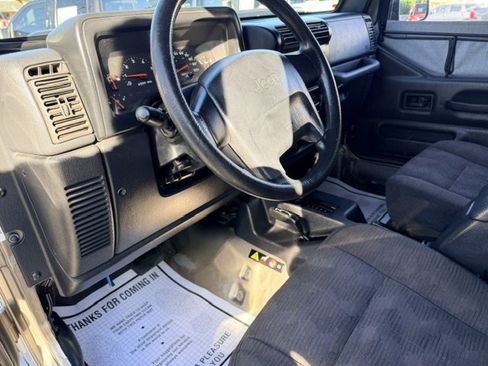 Used 2004 Jeep Wrangler X AWD/4WD image 12