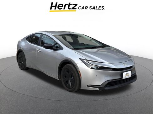 Used 2025 Toyota Prius LE image 1