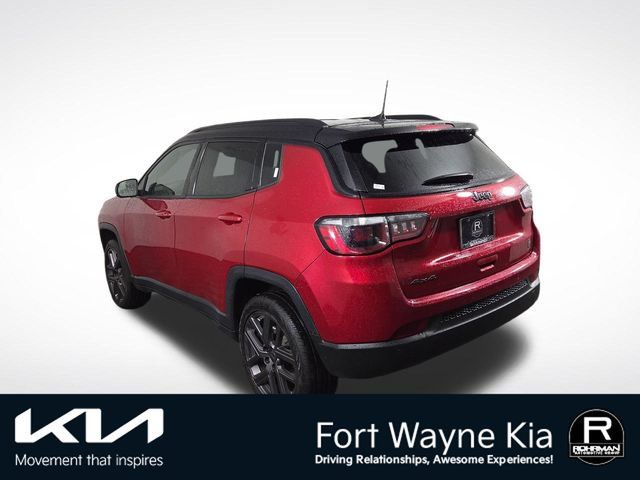 Used 2026 Jeep Compass Limited AWD/4WD image 9