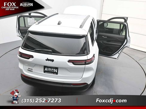 Used 2023 Jeep Grand Cherokee L Altitude AWD/4WD image 40