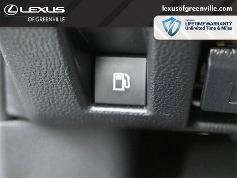 Used 2023 Toyota RAV4 XLE Premium image 16