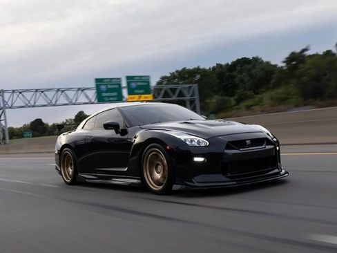 Used 2019 Nissan GT-R Premium w/ Premium Interior Package image 1