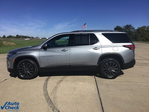 Used 2023 Chevrolet Traverse RS image 9