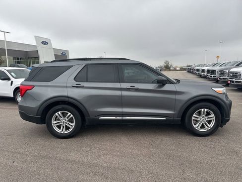 Used 2022 Ford Explorer XLT image 10