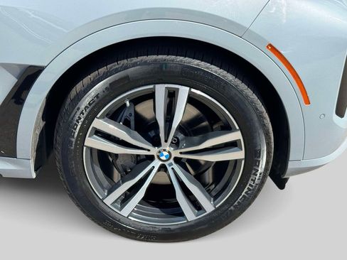 Certified 2024 BMW X7 xDrive40i w/ M Sport Package AWD/4WD image 9