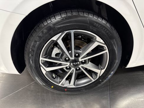 Certified 2022 Kia Forte LXS w/ LXS Technology Package FWD image 28