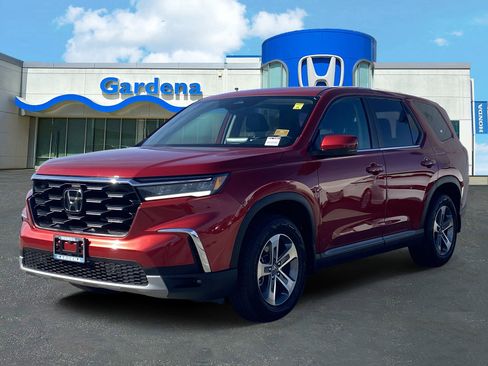 Certified 2025 Honda Pilot EX-L image 3