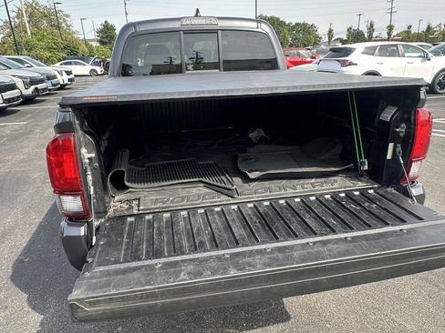 Used 2022 Toyota Tacoma SR AWD/4WD image 9
