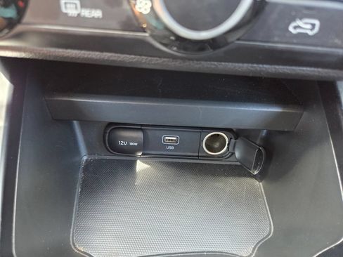 Used 2025 Kia Soul LX w/ LX Technology Package FWD image 17