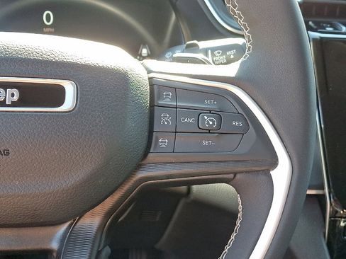 Certified 2023 Jeep Grand Cherokee Laredo w/ Luxury Tech Group I AWD/4WD image 10