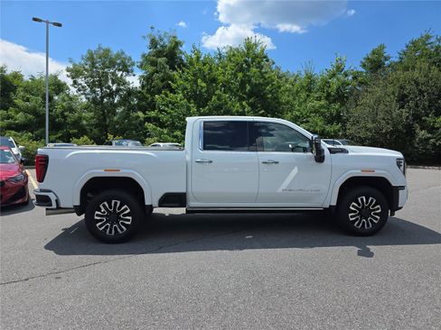 Used 2024 GMC Sierra 2500 Denali Ultimate AWD/4WD image 2
