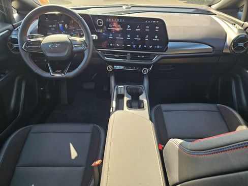 Used 2025 Chevrolet Equinox EV RS FWD image 9