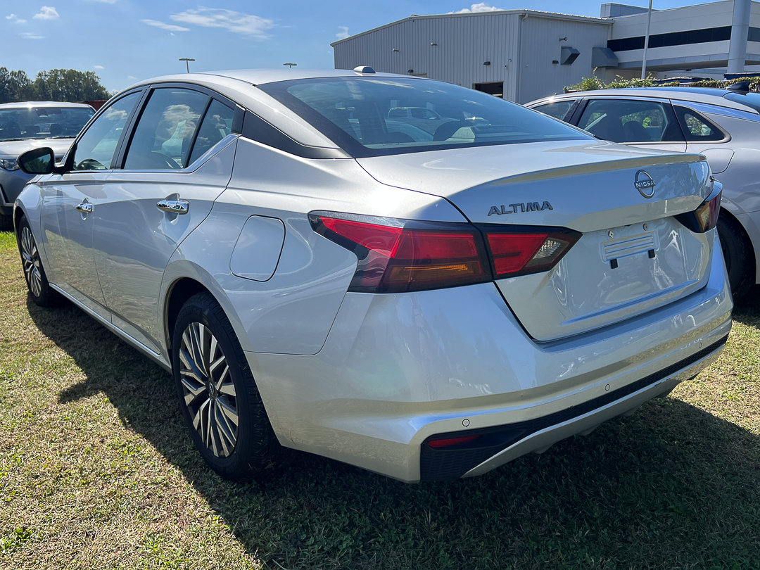 Used 2024 Nissan Altima 2.5 SV FWD image 4