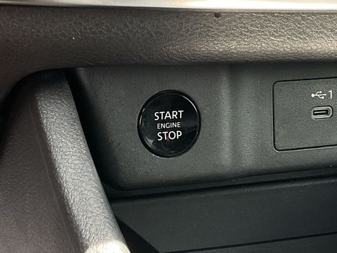 Used 2025 Nissan Rogue SV FWD image 22