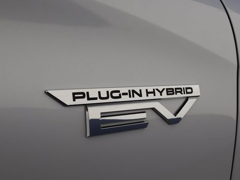 Used 2024 Mitsubishi Outlander 4WD Plug-In Hybrid image 12