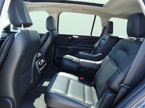 Certified 2023 Lincoln Aviator AWD w/ Premium Package image 28