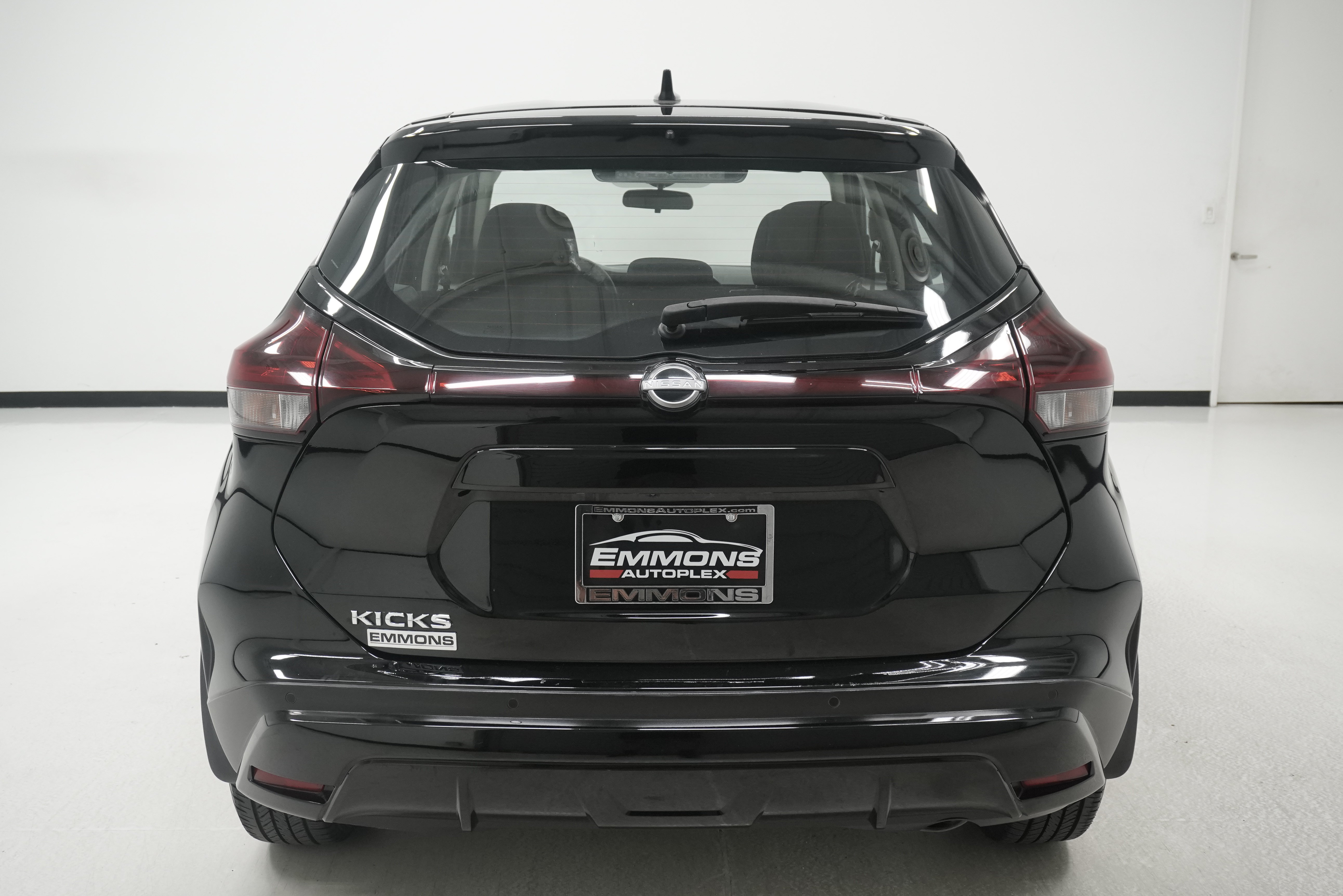 Used 2023 Nissan Kicks S FWD image 5