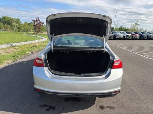 Used 2017 Chevrolet Malibu LT FWD image 8