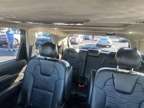 Used 2022 Kia Telluride SX w/ SX Prestige Package image 17