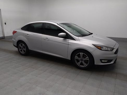Used 2018 Ford Focus SE w/ SE Appearance Package FWD image 11