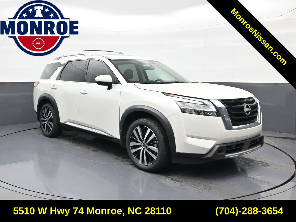 Used 2024 Nissan Pathfinder Platinum FWD image 1