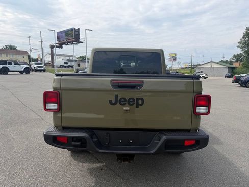 Certified 2025 Jeep Gladiator Sport AWD/4WD image 4