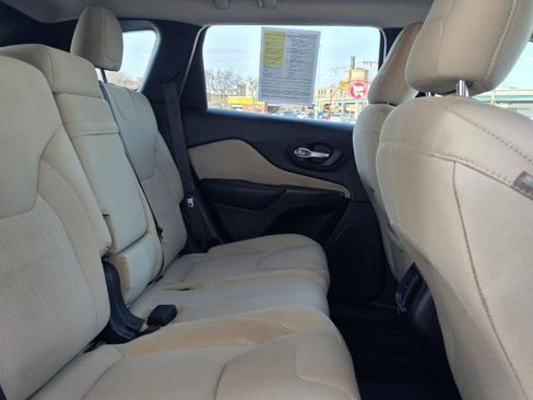 Used 2015 Jeep Cherokee Latitude w/ Comfort/Convenience Group AWD/4WD image 13